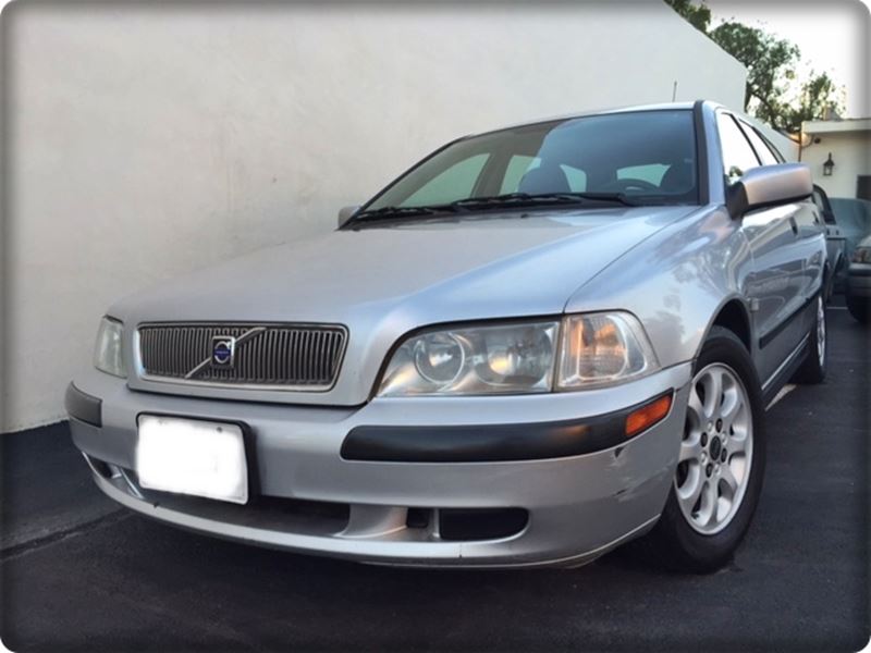 2001 Volvo V40 for sale by owner in Sunland