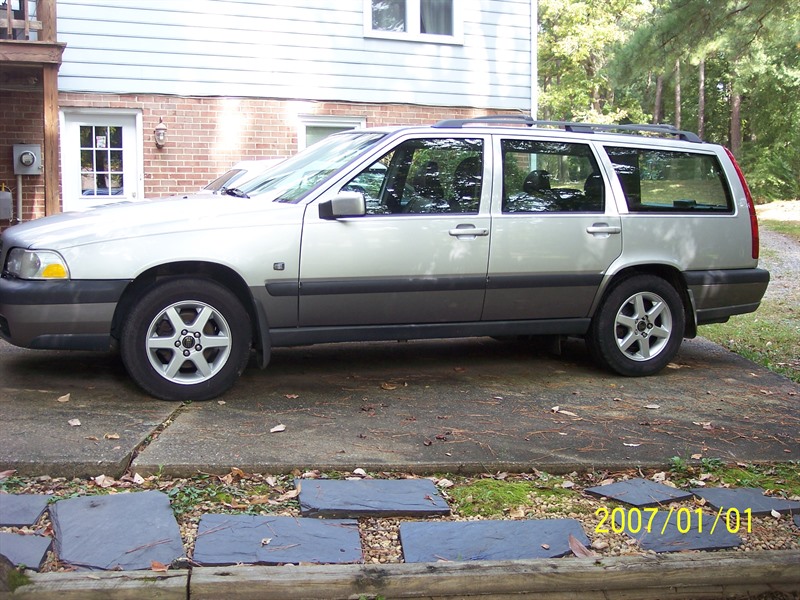 1999 Volvo V70 for sale by owner in RICHMOND