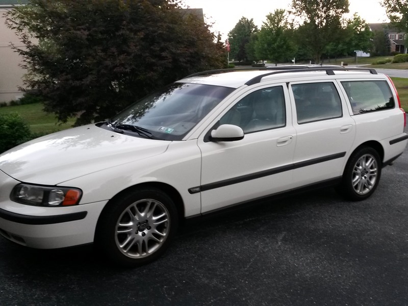 2001 Volvo V70 for sale by owner in YORK