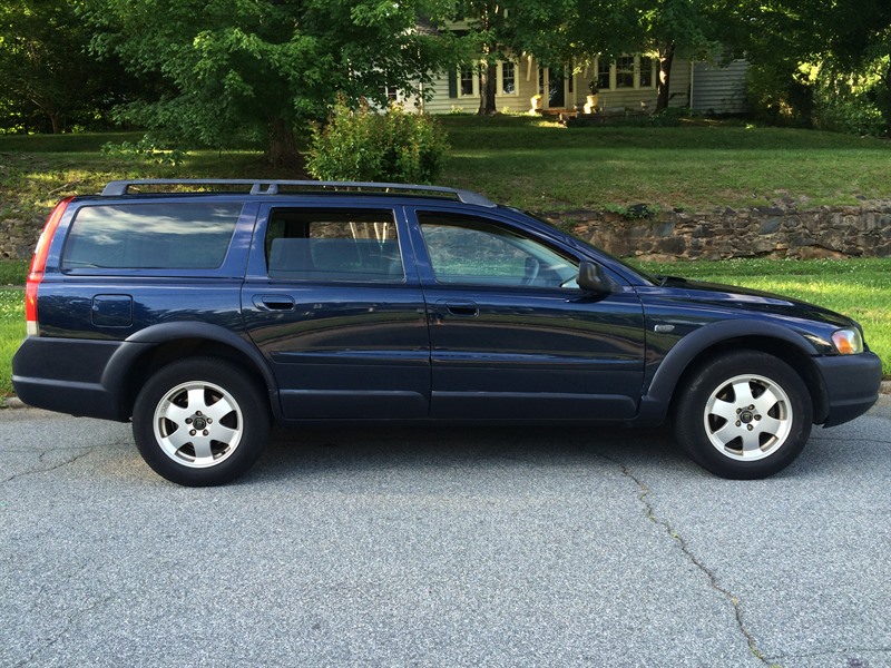 2004 Volvo XC70 for sale by owner in HIGH POINT