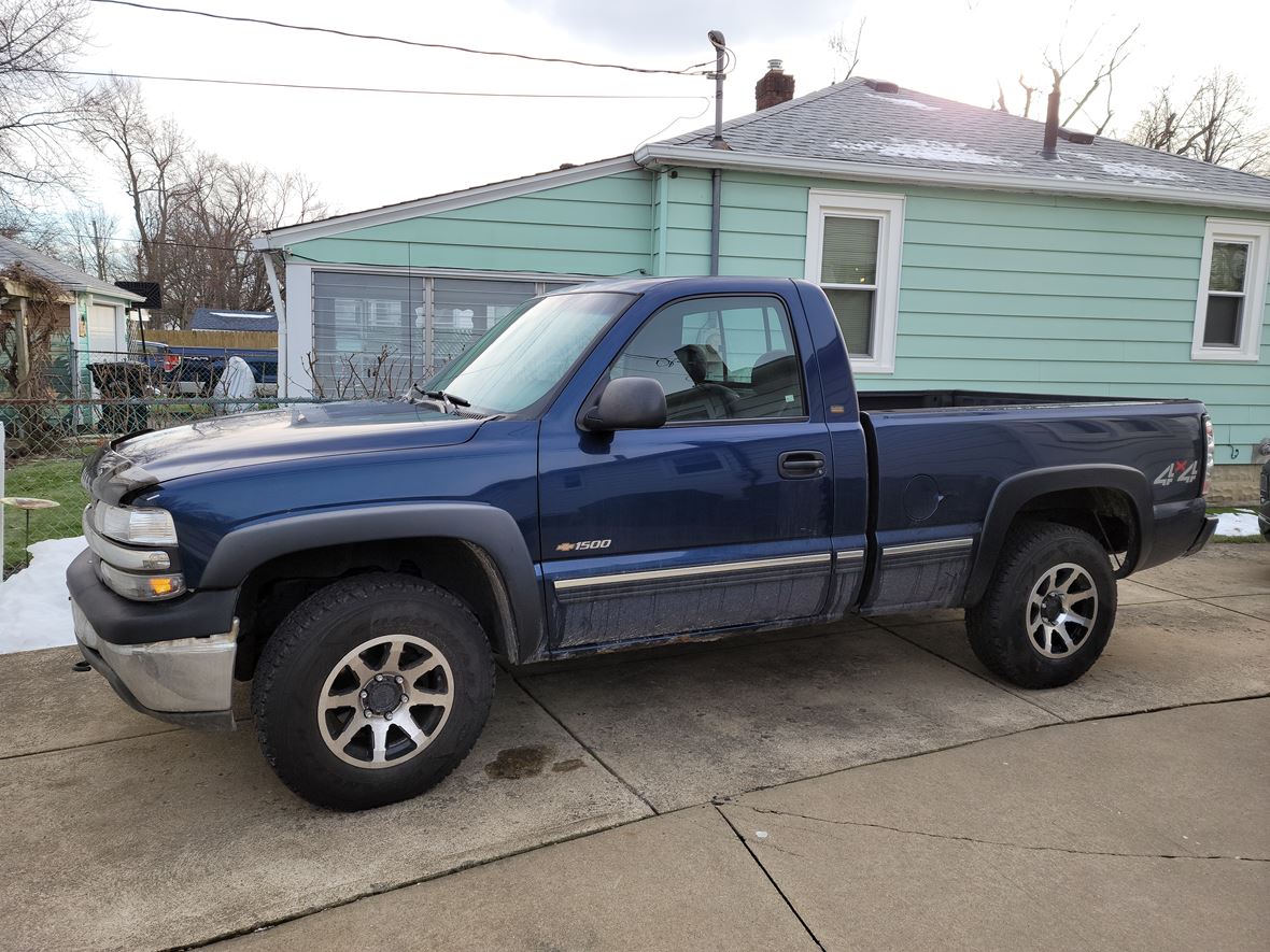 2000 Chevrolet Silverado 1500 Classic for sale by owner in Elyria