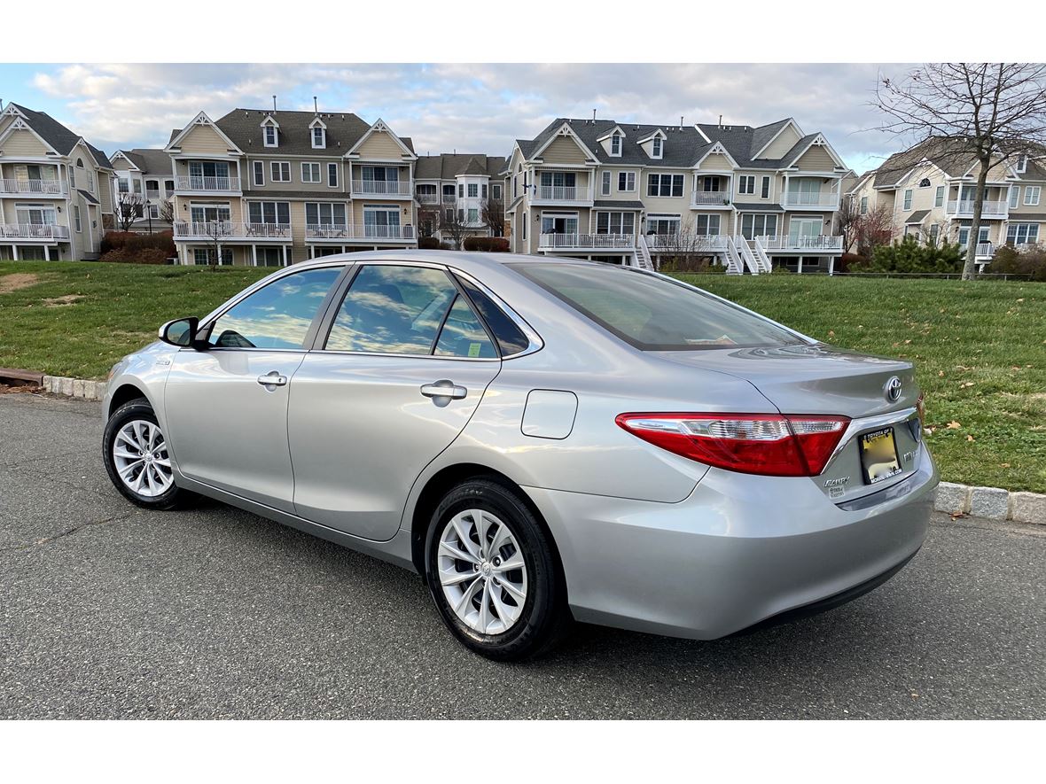 2017 Toyota Camry Hybrid for sale by owner in Perth Amboy