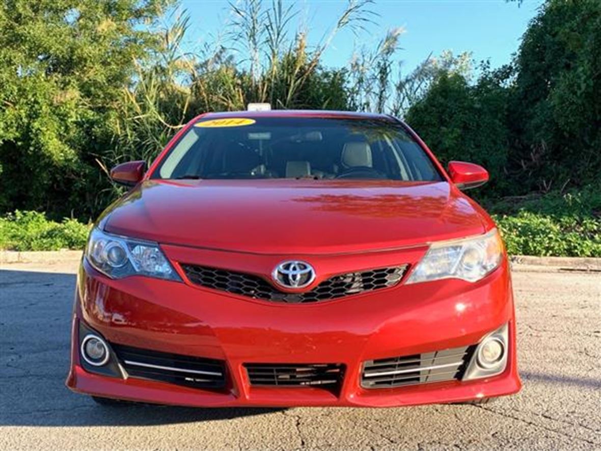 2014 Toyota Camry SE  for sale by owner in Miami