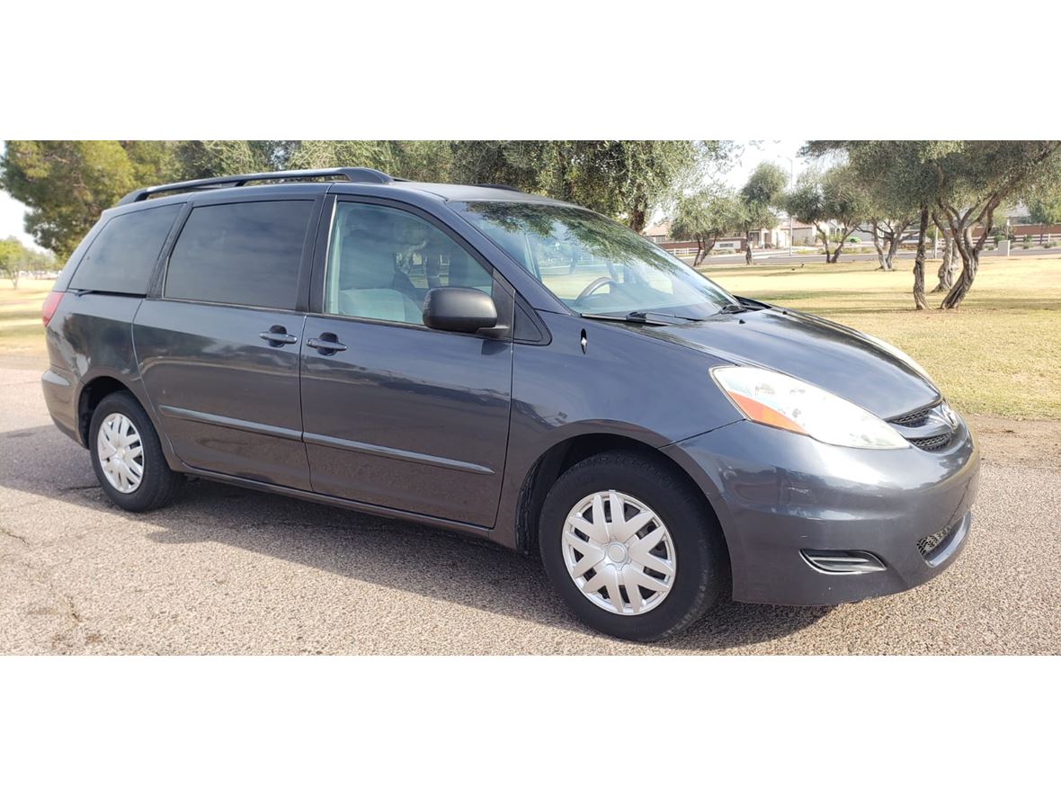 2009 Toyota Sienna for sale by owner in Laveen