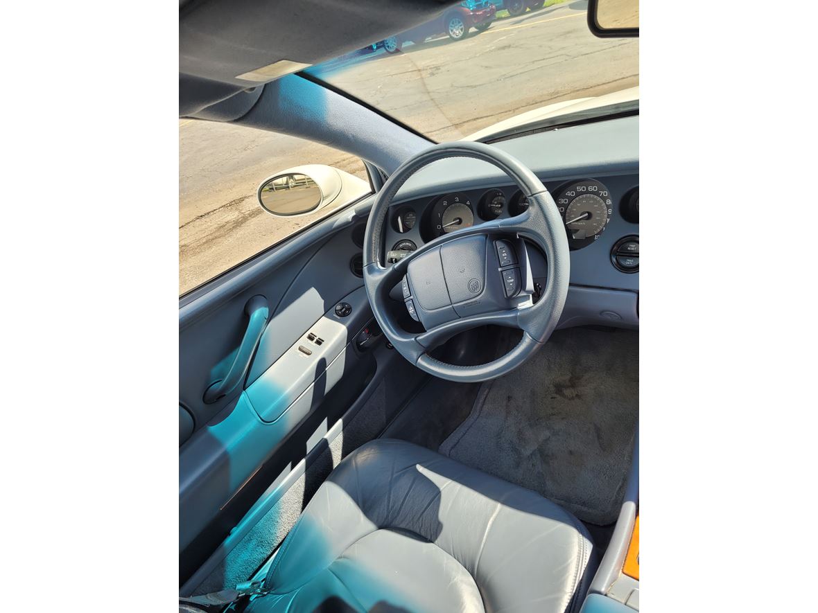 1997 Buick Riviera for sale by owner in Chicago