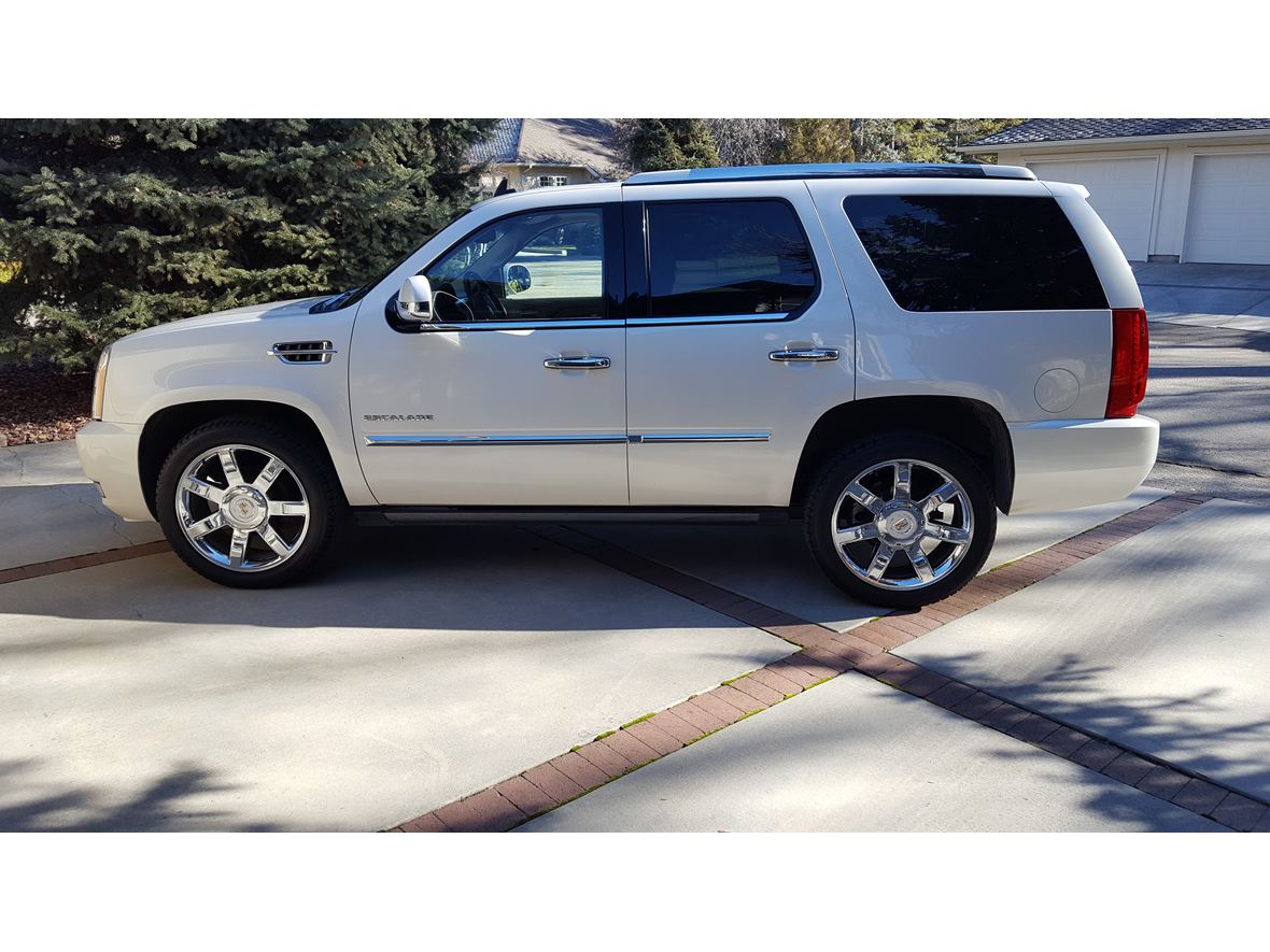 2011 Cadillac Escalade for sale by owner in Garden City