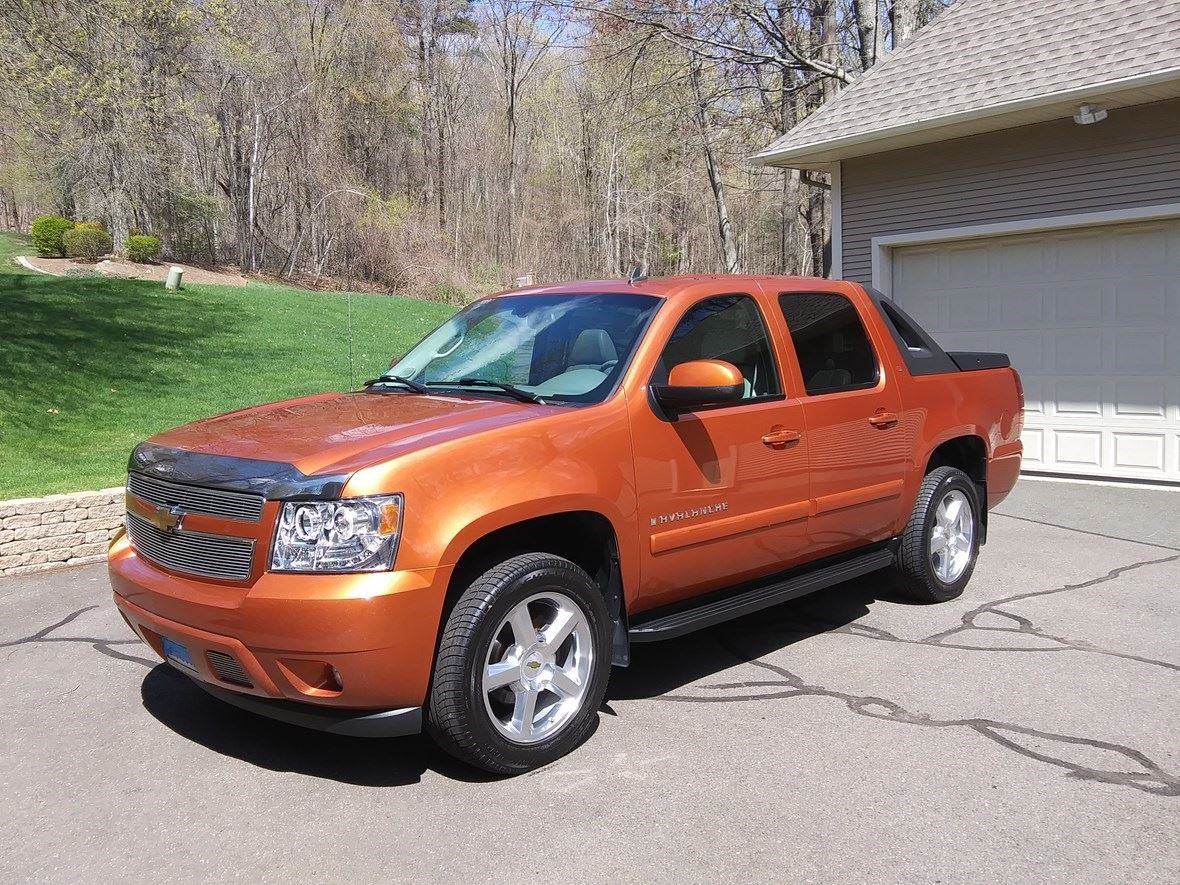 2007 Chevrolet Avalanche for sale by owner in East Granby