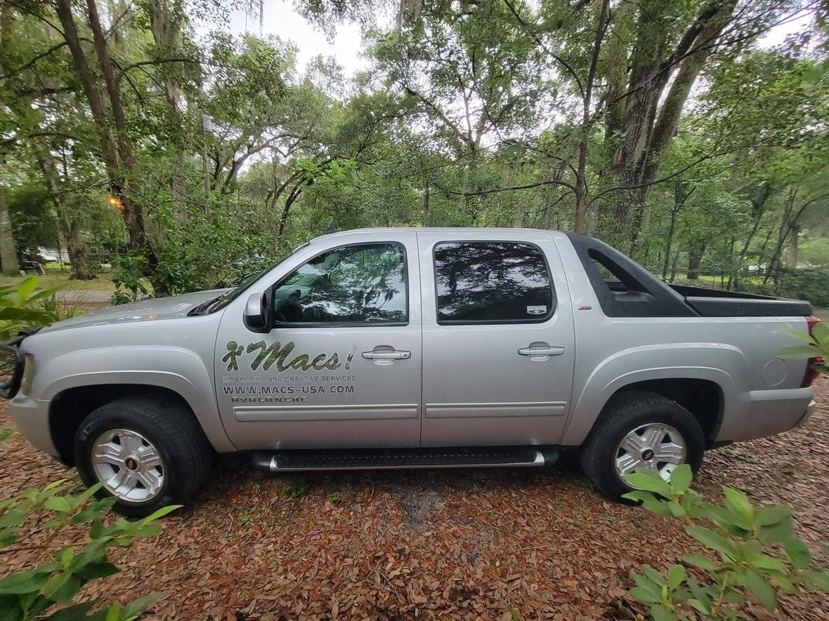 2010 Chevrolet Avalanche for sale by owner in Jacksonville