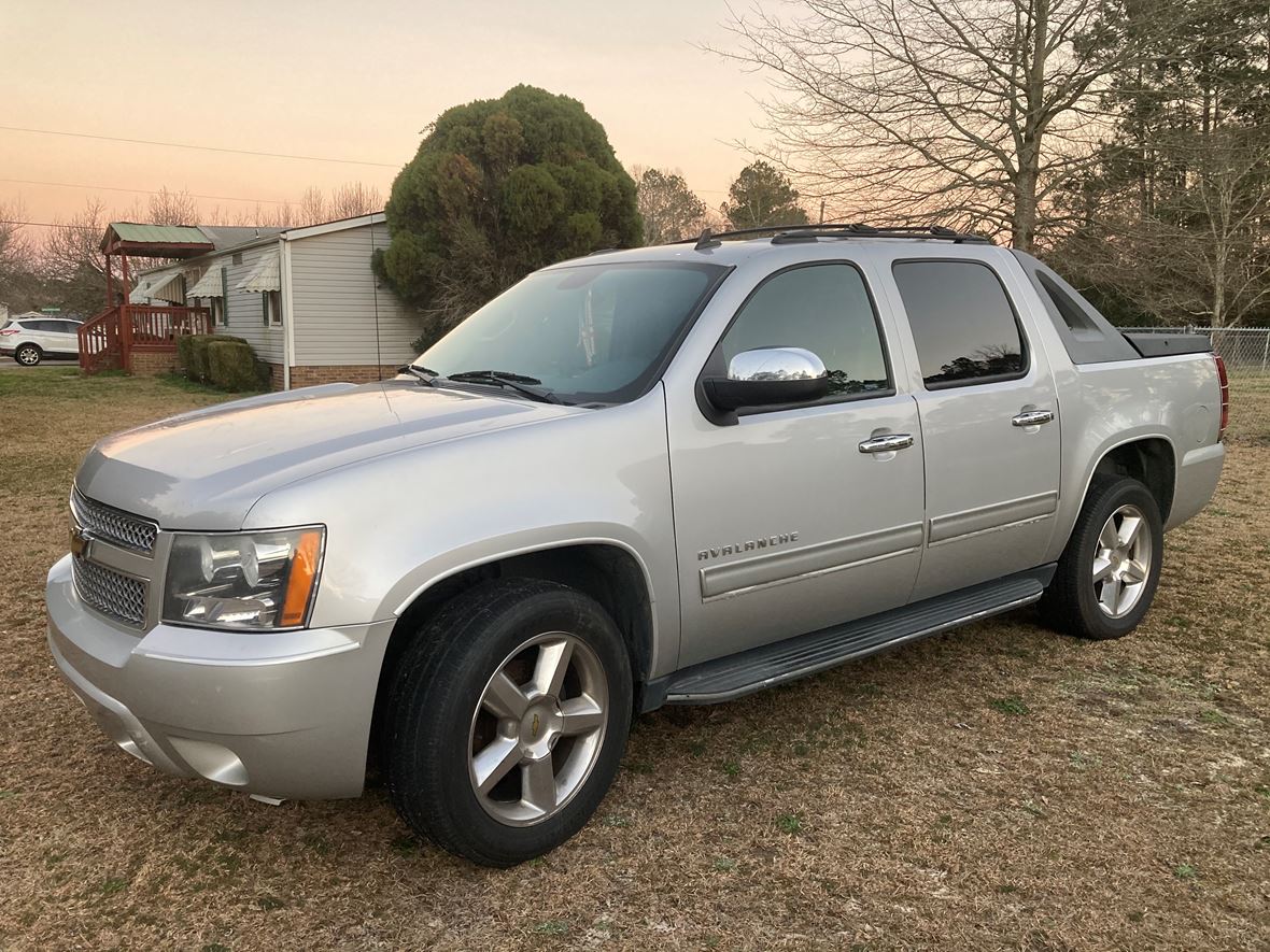 2011 Chevrolet Avalanche for sale by owner in Aiken