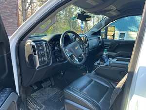 White 2016 Chevrolet Silverado 2500 Crew Cab