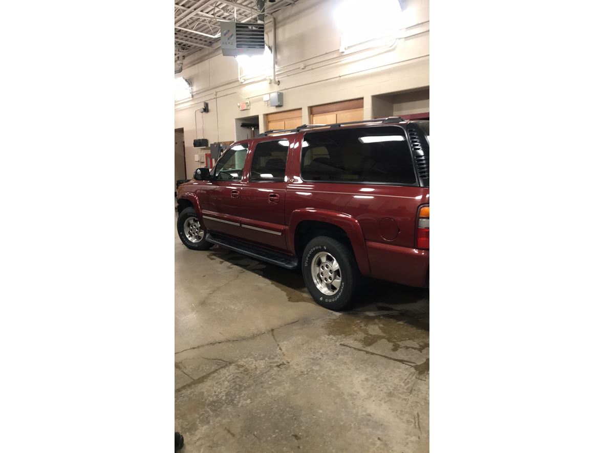 2002 Chevrolet Suburban for sale by owner in Grove City
