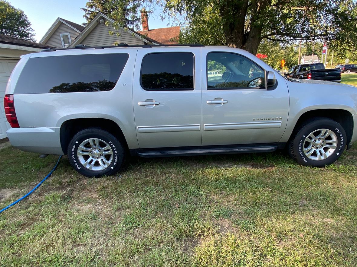 2010 Chevrolet Suburban for sale by owner in Benton Harbor