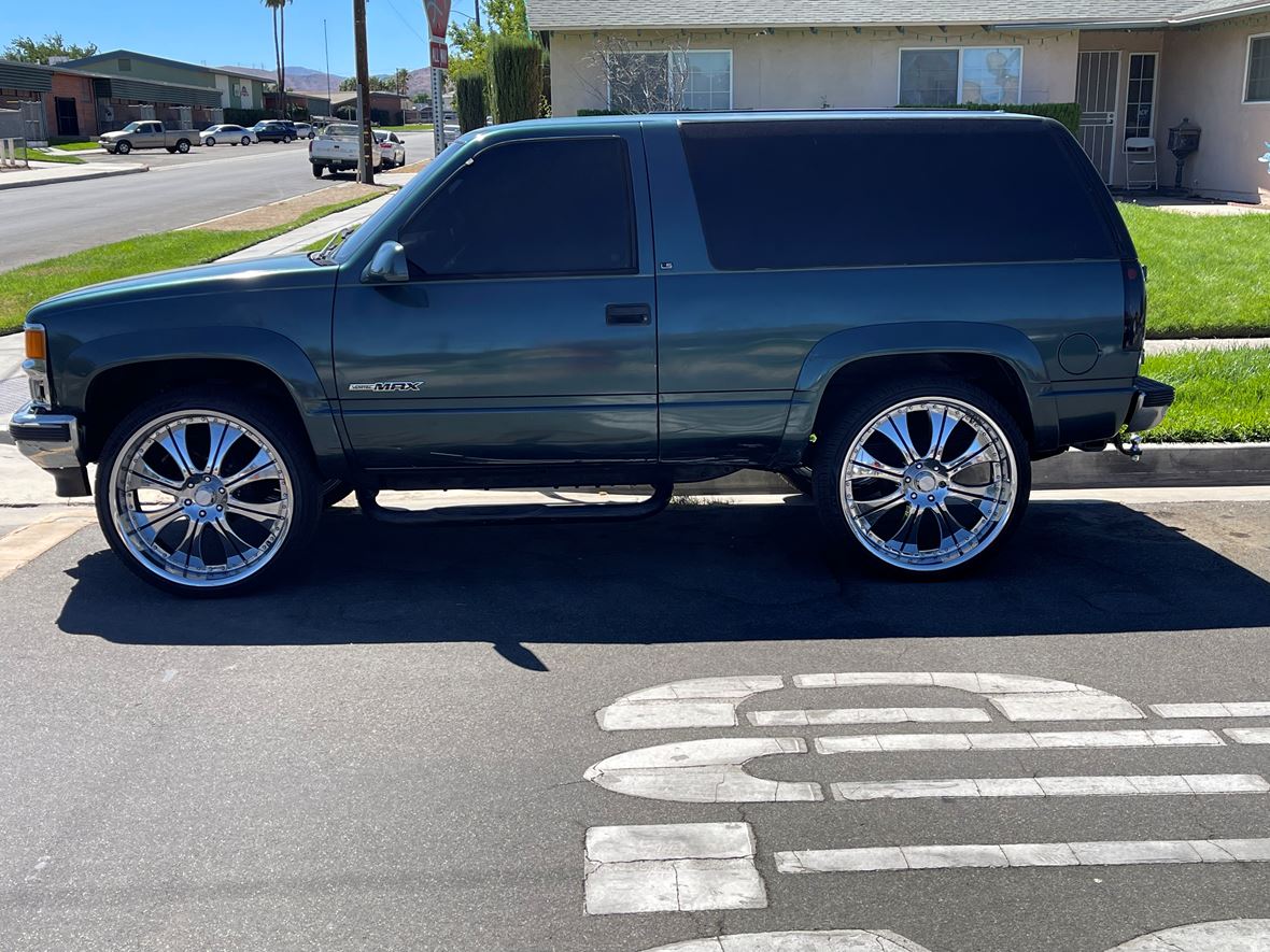 1995 Chevrolet Tahoe for sale by owner in Palmdale