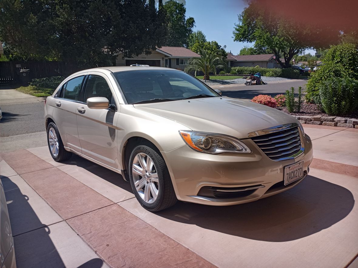 2013 Chrysler 200 for sale by owner in Rancho Cordova