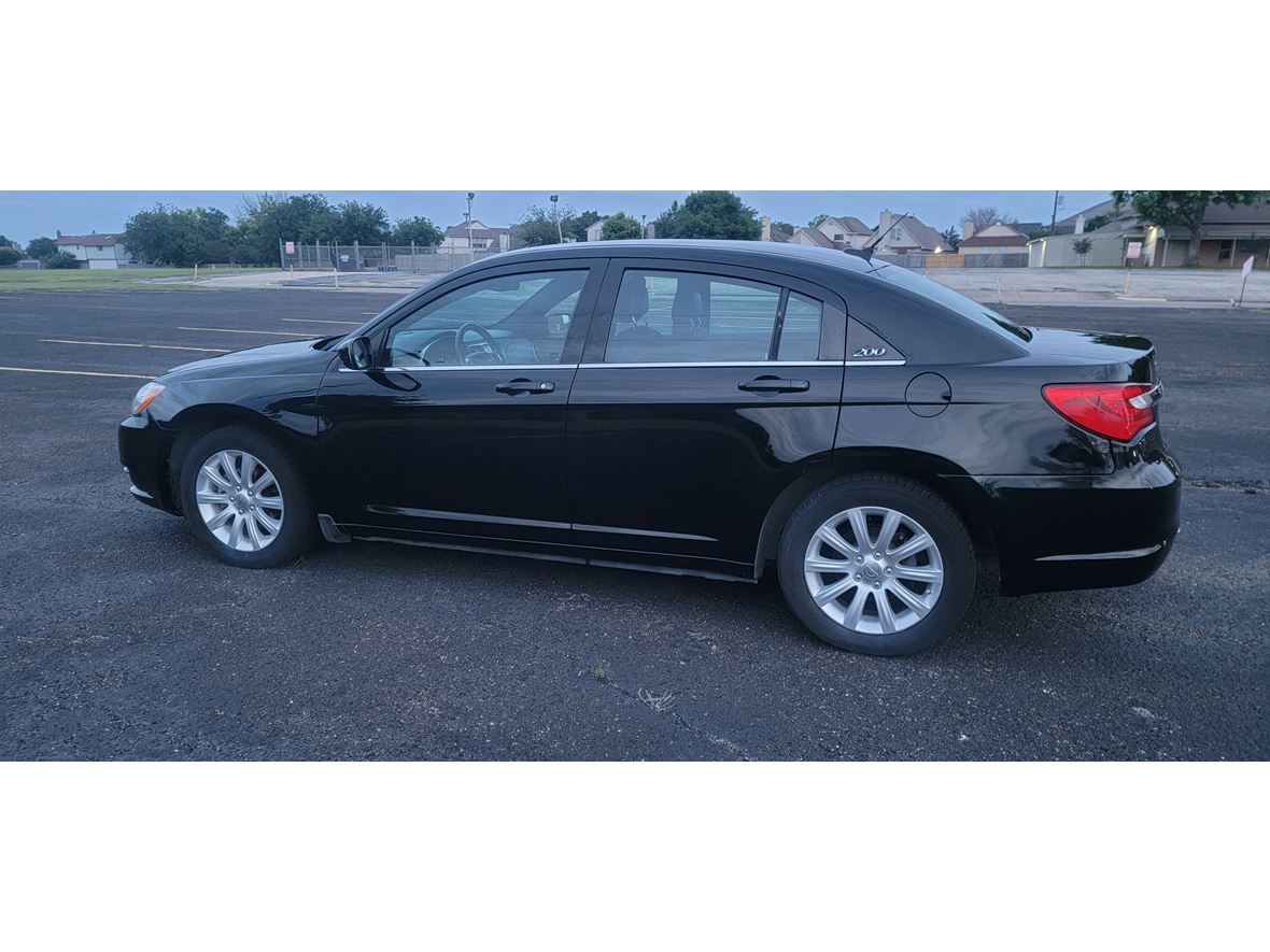 2013 Chrysler 200 for sale by owner in Grand Prairie