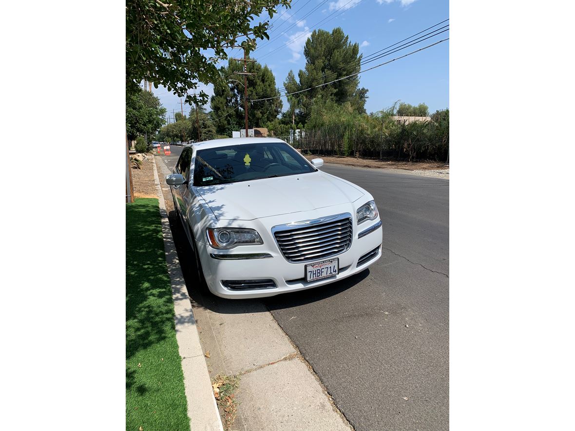 2014 Chrysler 300 for Sale by Owner in Reseda, CA 91335