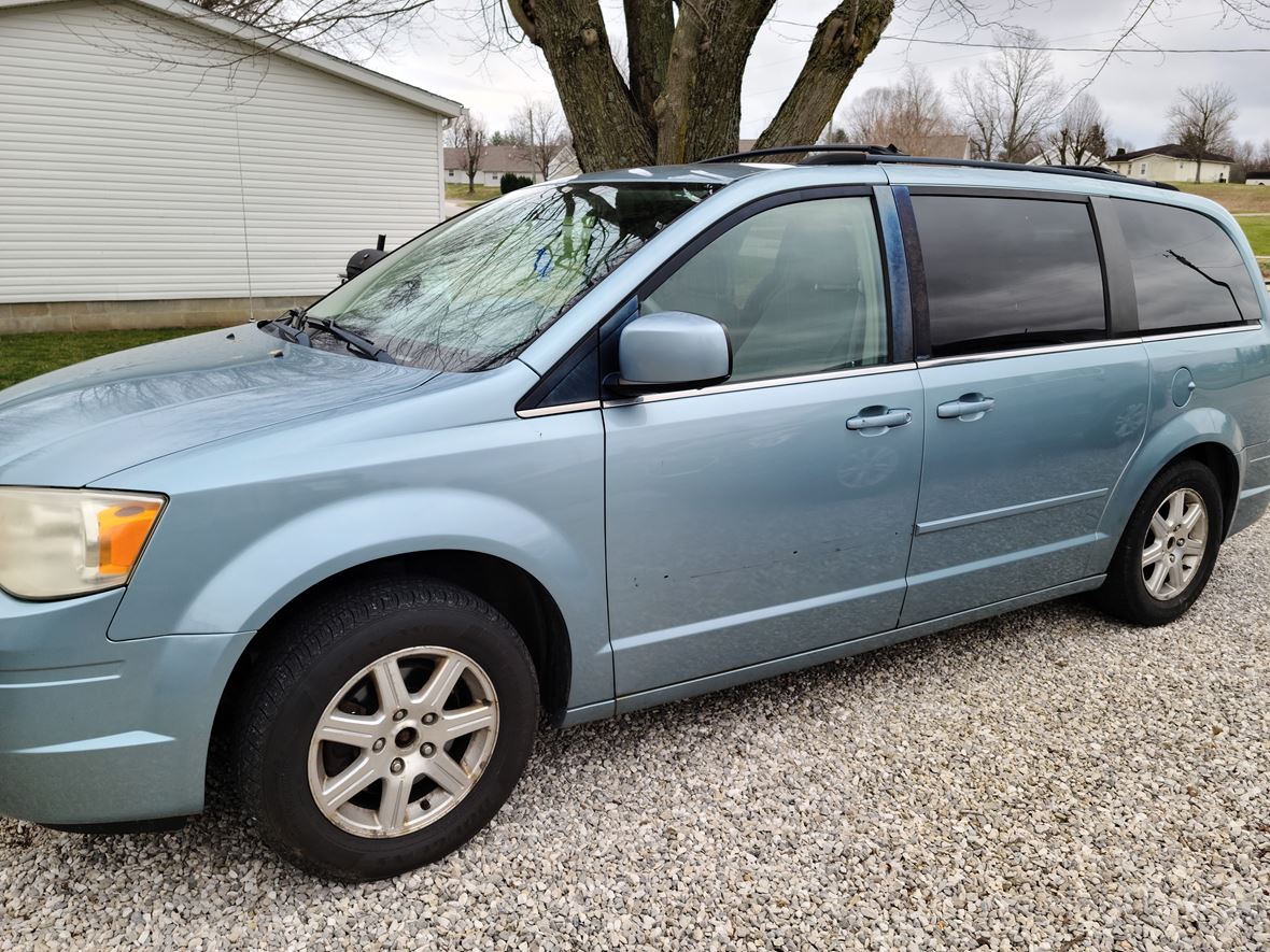 2008 Chrysler Town & Country for sale by owner in Dale