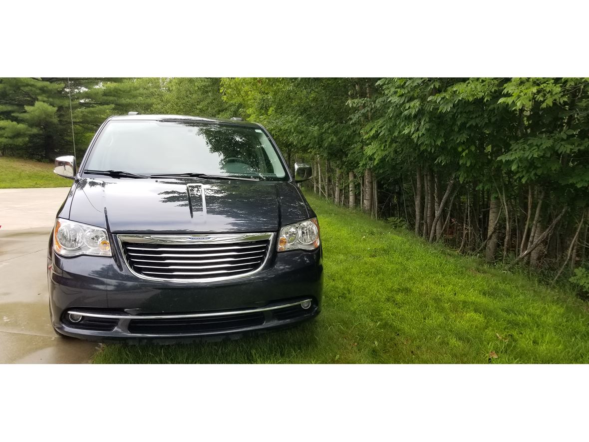 2014 Chrysler Town & Country Touring 30 Anniversary  for sale by owner in Millersburg