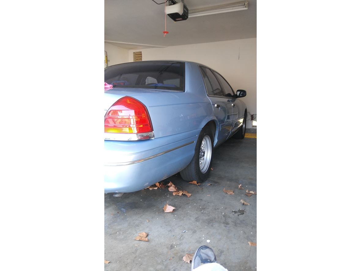 2001 Ford Crown Victoria for sale by owner in Hacienda Heights