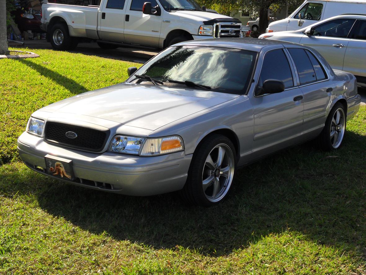2006 Ford Crown Victoria for sale by owner in Port Saint Lucie
