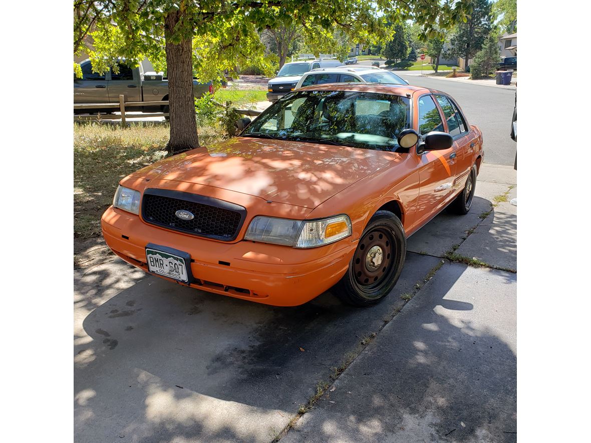 2011 Ford Crown Victoria for sale by owner in Aurora