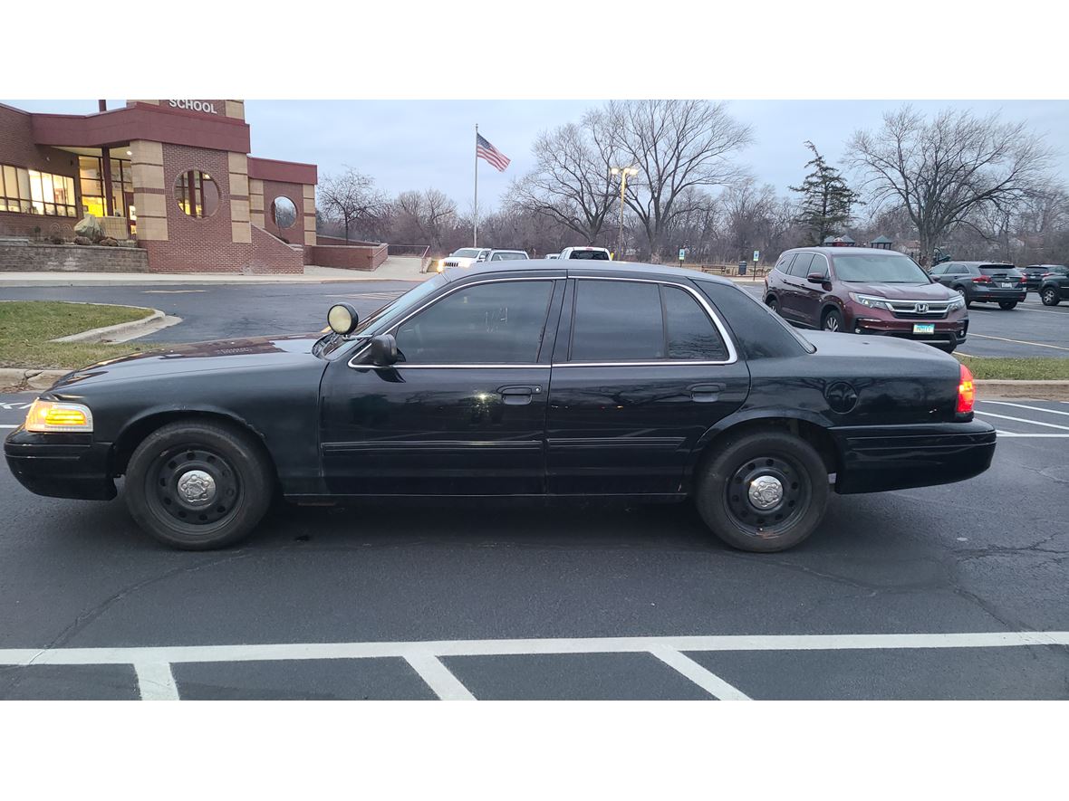2011 Ford Crown Victoria for sale by owner in Rolling Meadows