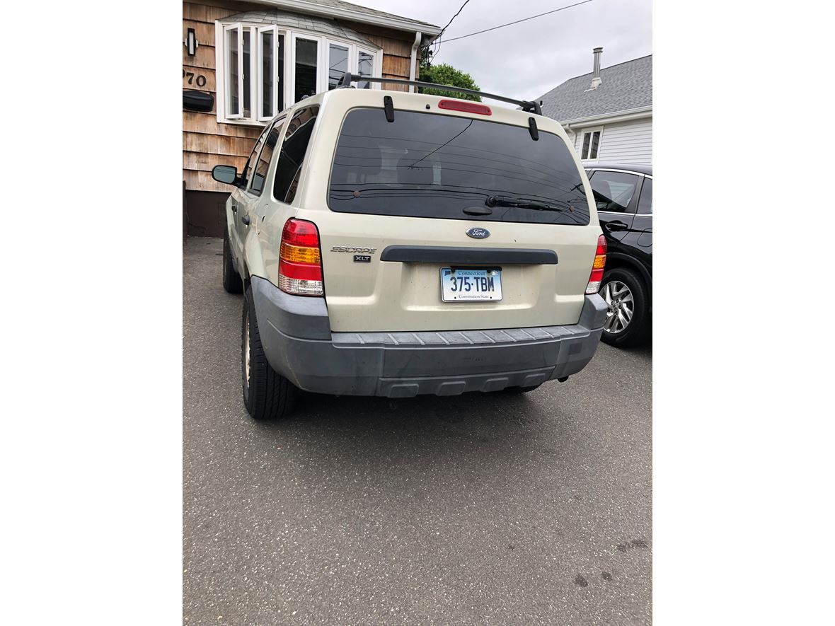 2005 Ford Escape for sale by owner in Milford