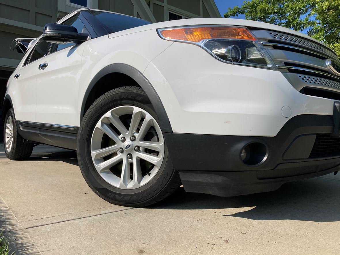 2013 Ford Explorer for sale by owner in Olathe