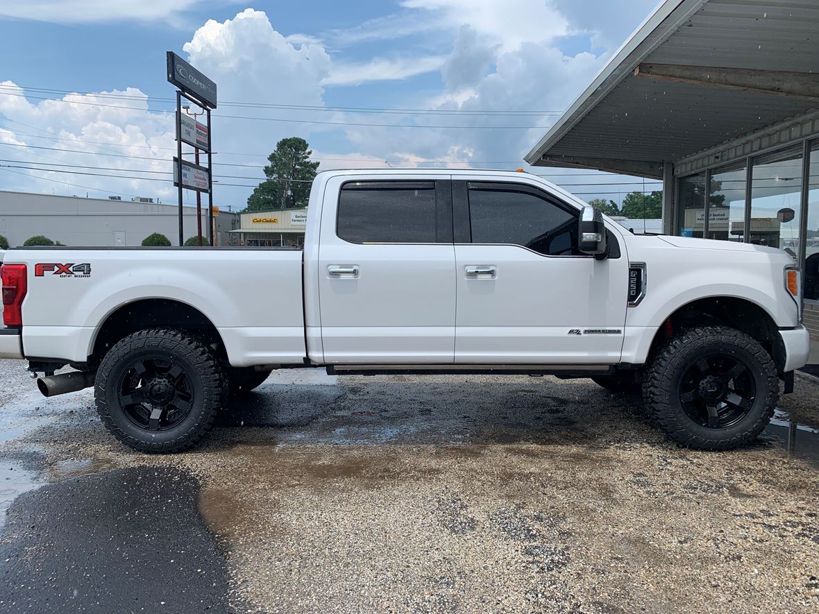 2017 Ford F-250 Super Duty 6.7 Diesel with Tuner for sale by owner in Hot Springs National Park