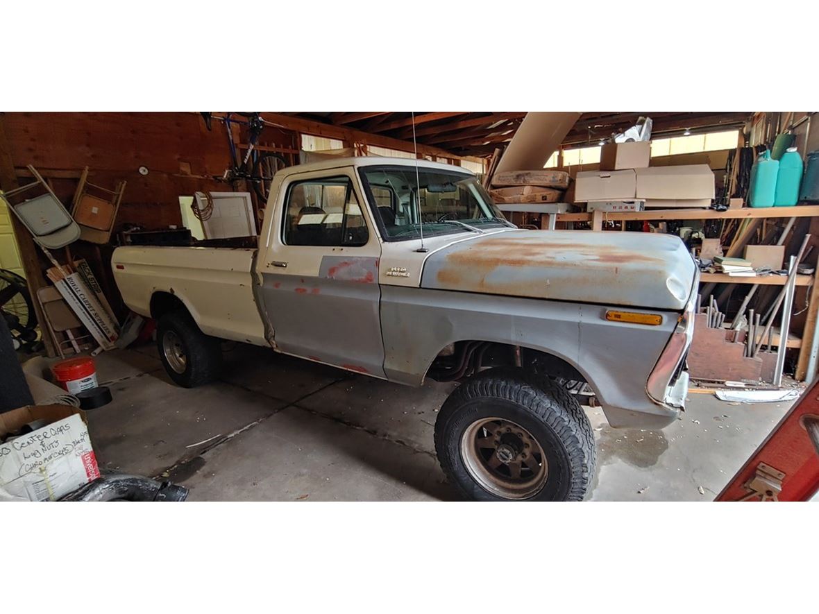1977 Ford F250 highboy 4×4 for sale by owner in Saint Charles