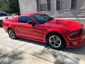 Red 2006 Ford Mustang