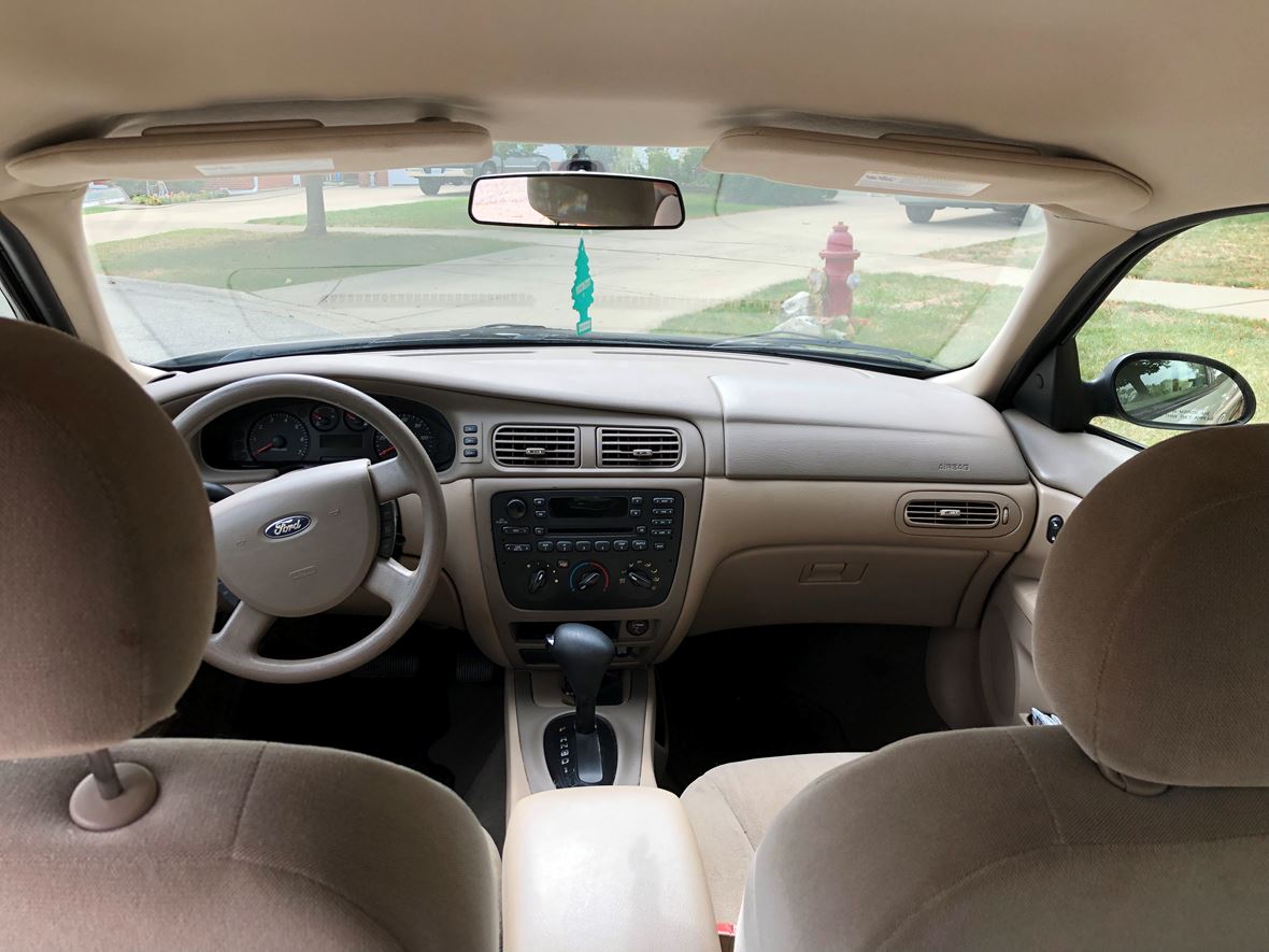 2007 Ford Taurus for sale by owner in Arlington Heights