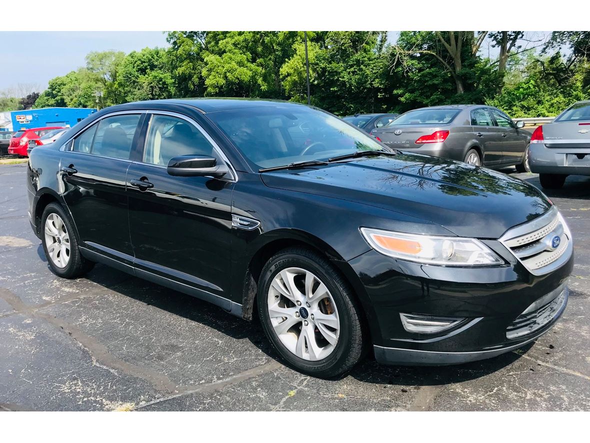 2011 Ford Taurus for sale by owner in Sharon Hill