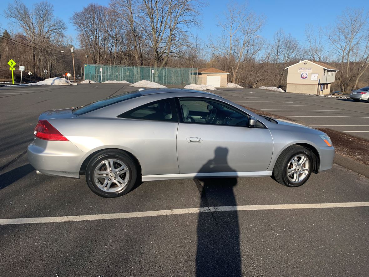 2007 Honda Accord Coupe for sale by owner in Newington