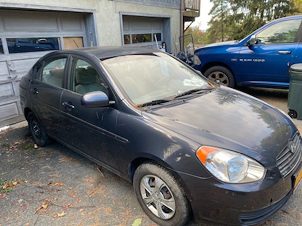 2011 Hyundai Accent for sale by owner in New Windsor