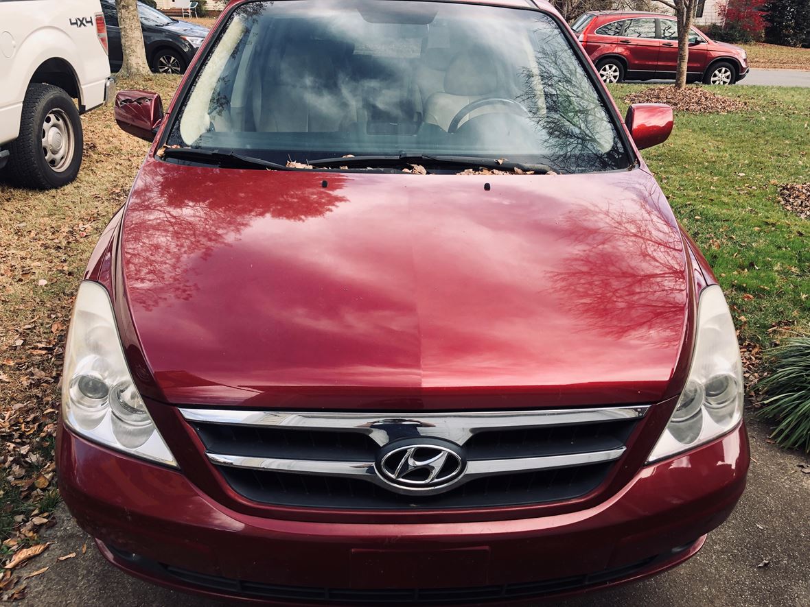 2008 Hyundai Entourage for sale by owner in Charlotte