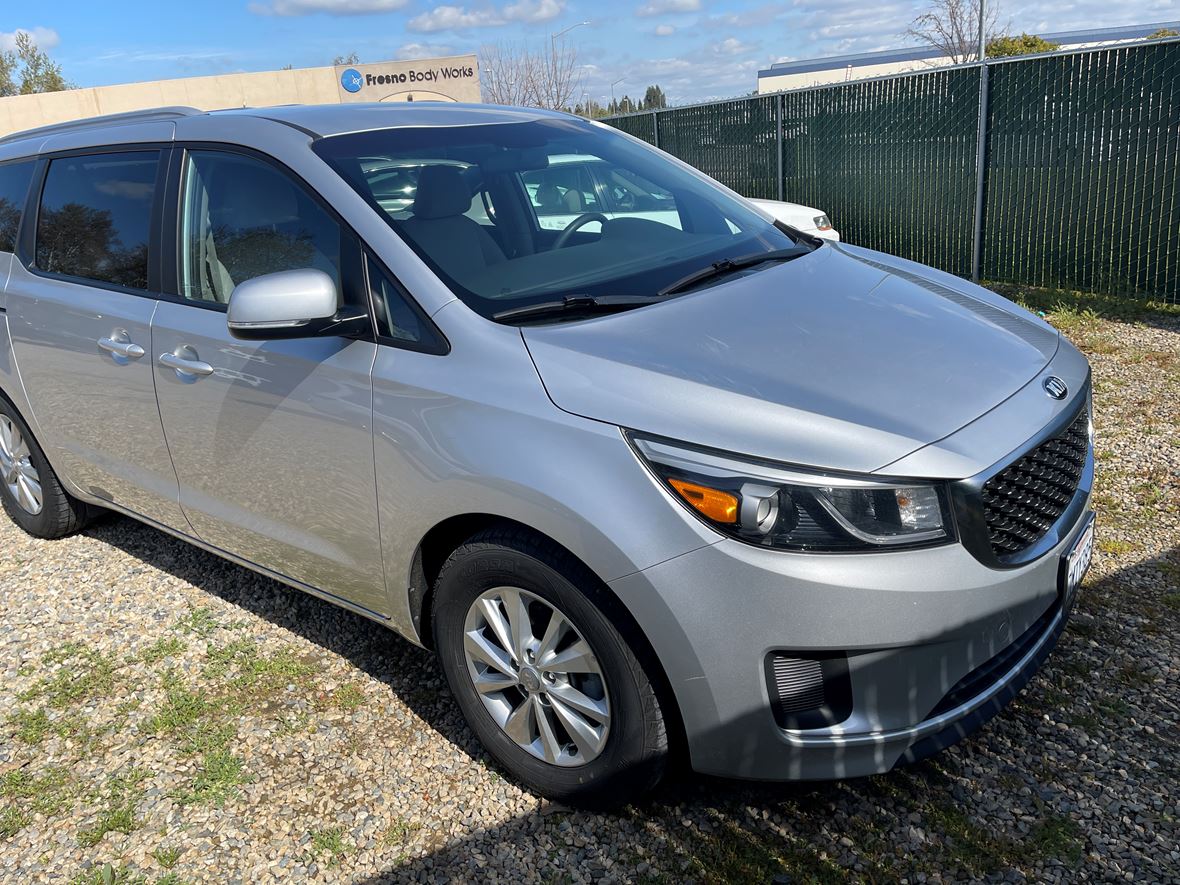 2016 Kia Sedona lx for Sale by Owner in Clovis, CA 93619