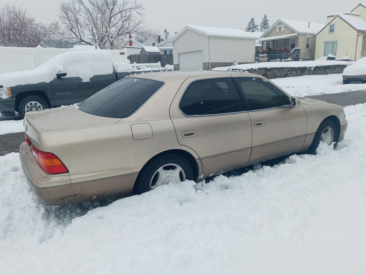 1999 Lexus LS 400 for sale by owner in Latonia