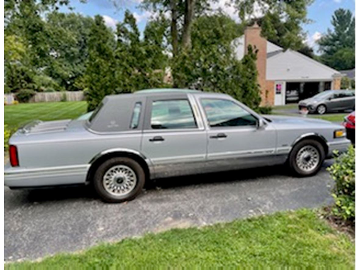1996 Lincoln Executive  for sale by owner in Coldwater