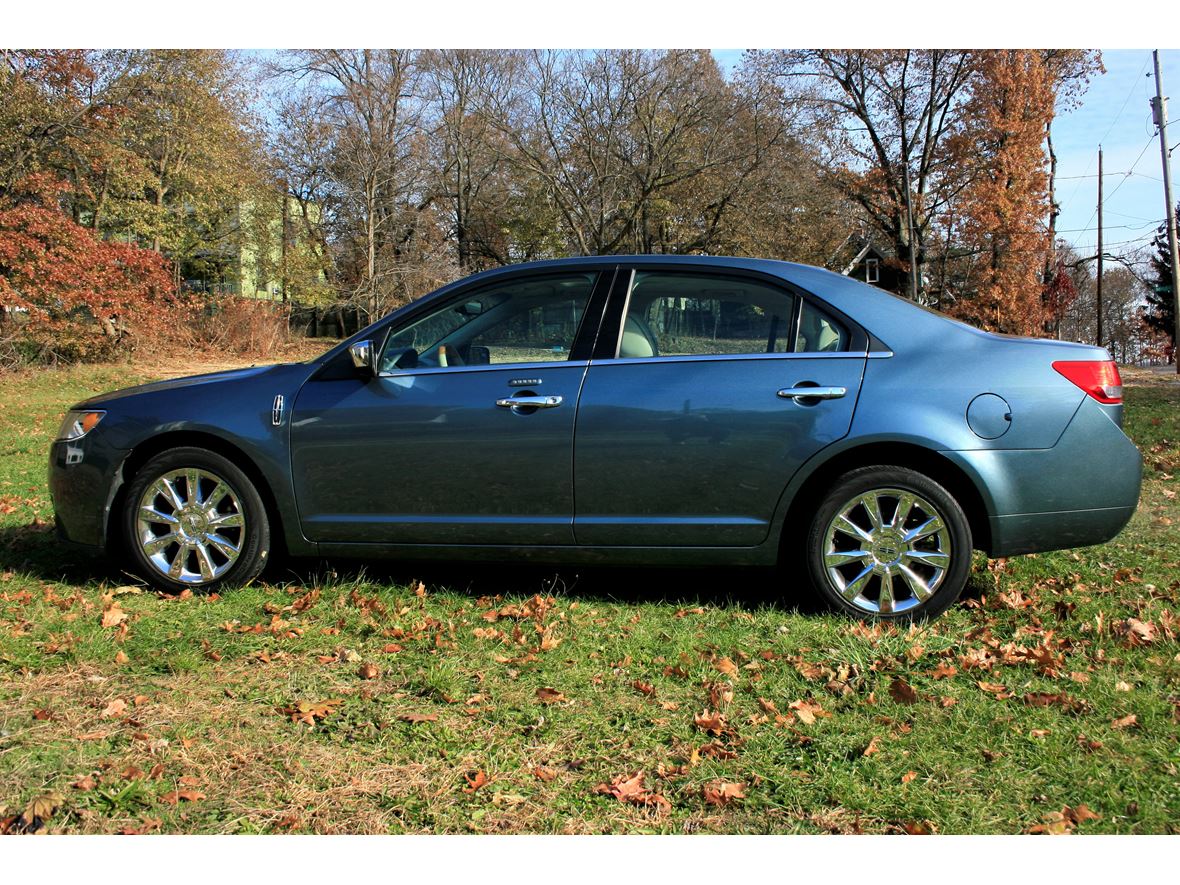 2011 Lincoln MKZ for sale by owner in Akron