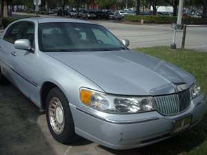 Silver 2001 Lincoln Town Car