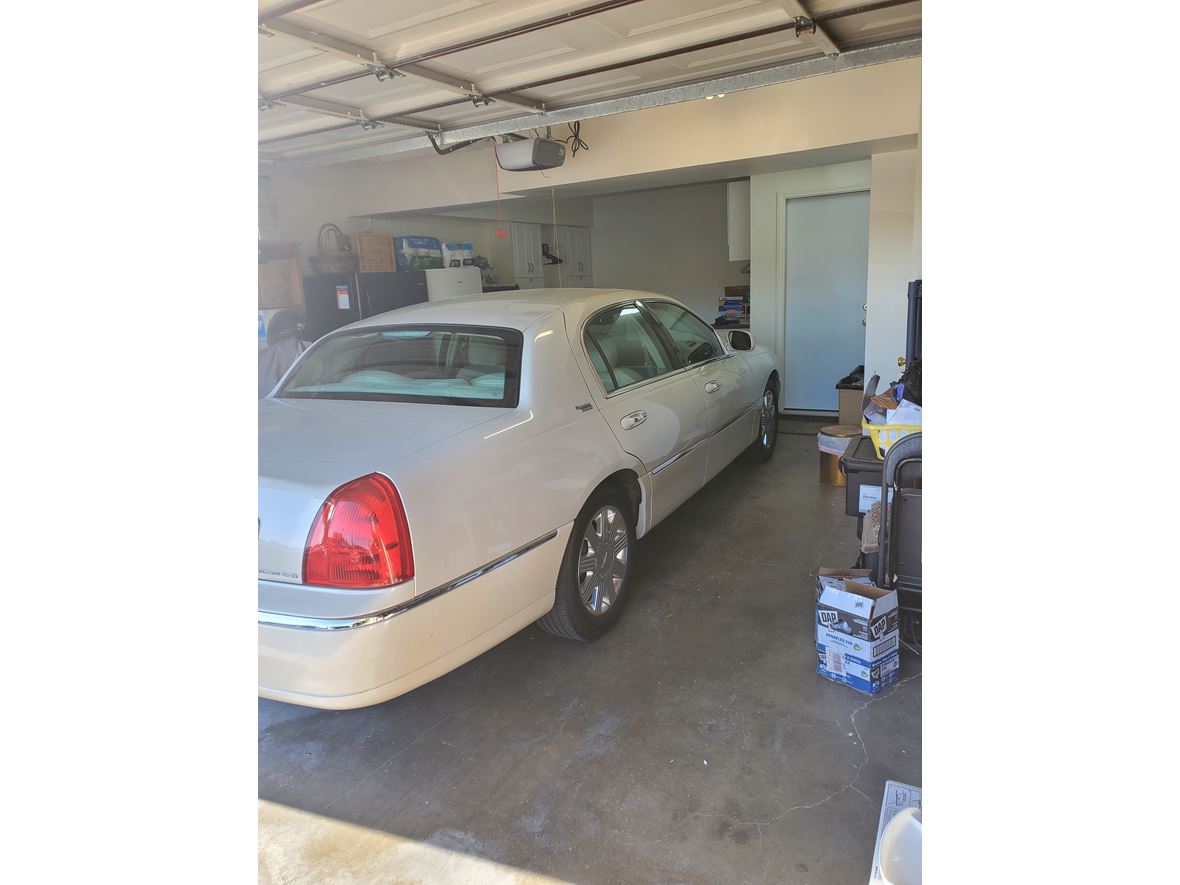 2005 Lincoln Town Car Sale by Owner in Santa Clarita, CA 91350