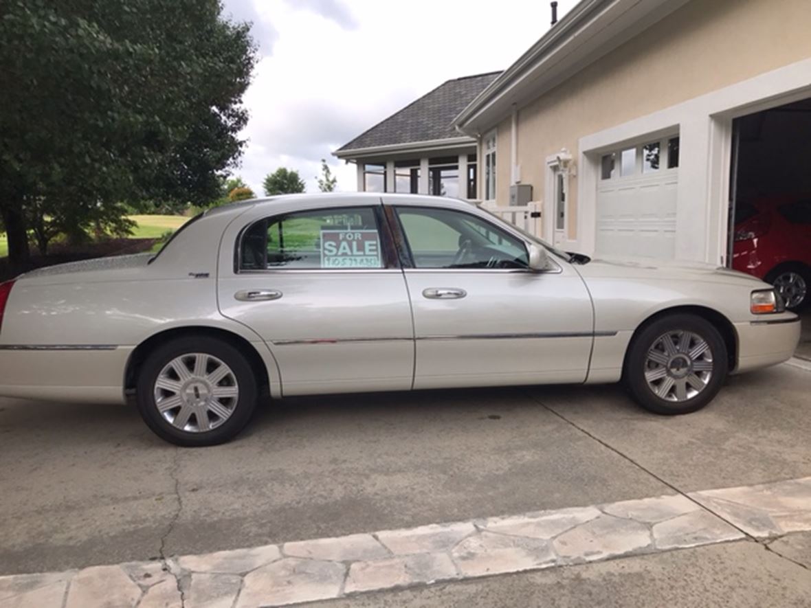 2005 Lincoln Town Car for sale by owner in Ocean Isle Beach