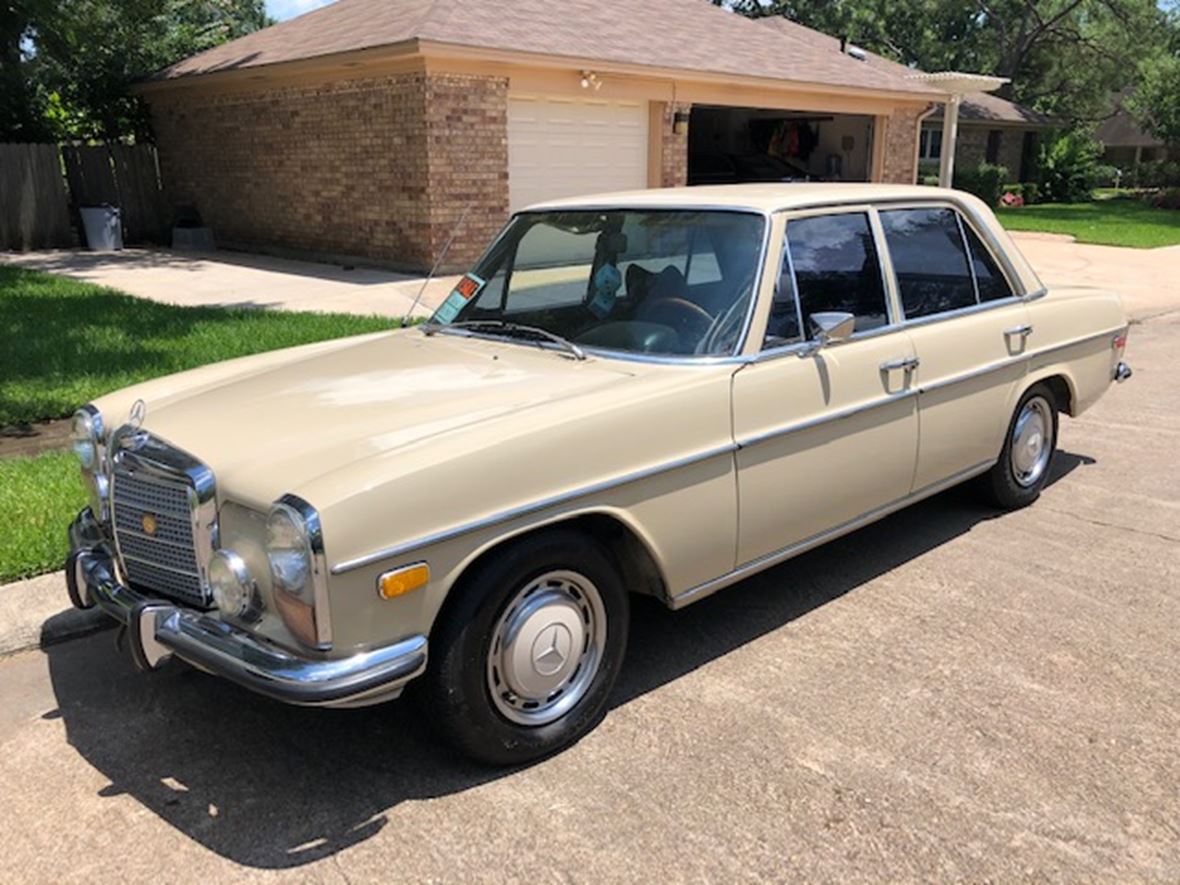 1972 Mercedes-Benz 220 for sale by owner in Baytown