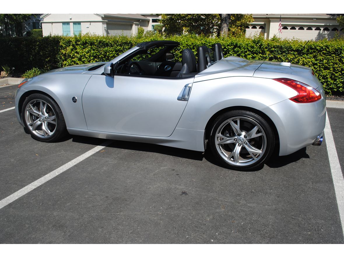 2010 Nissan 370Z for sale by owner in Brentwood