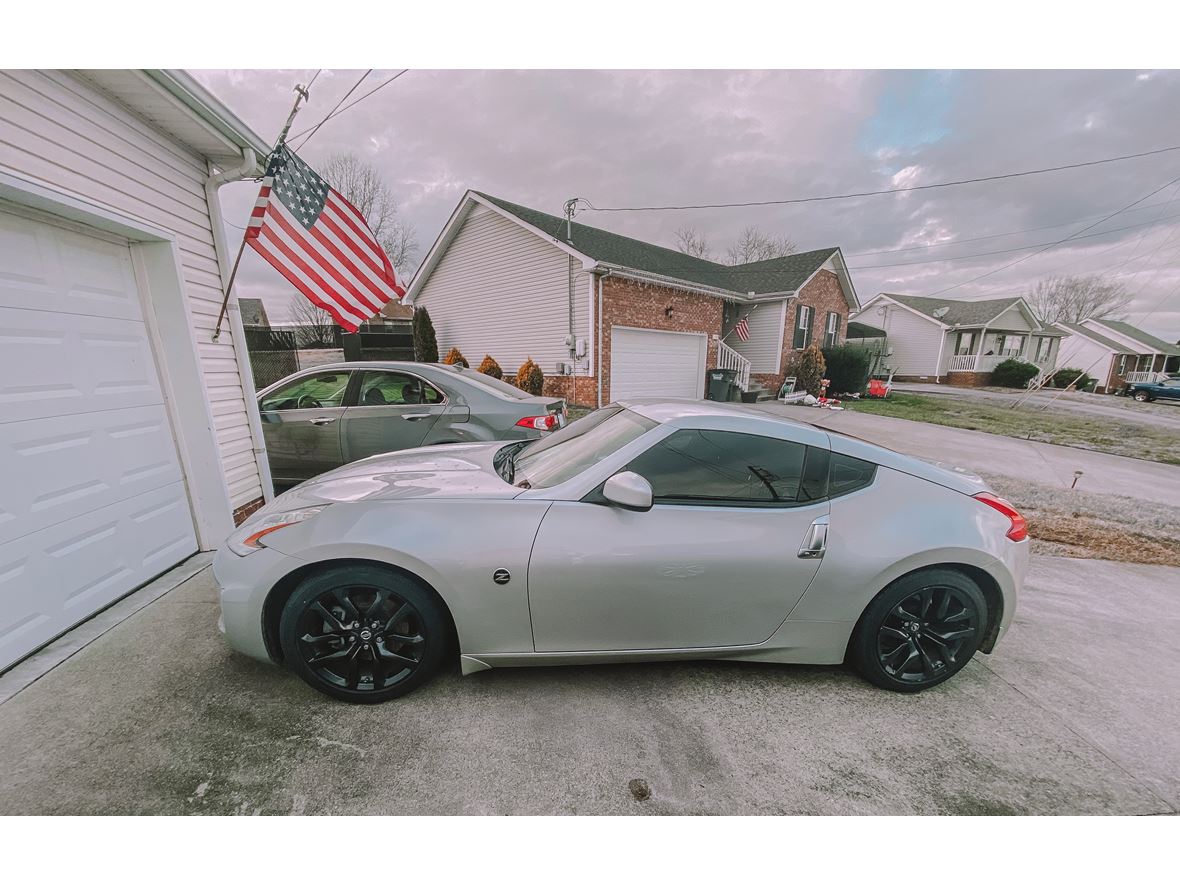 2016 Nissan 370Z for sale by owner in Clarksville