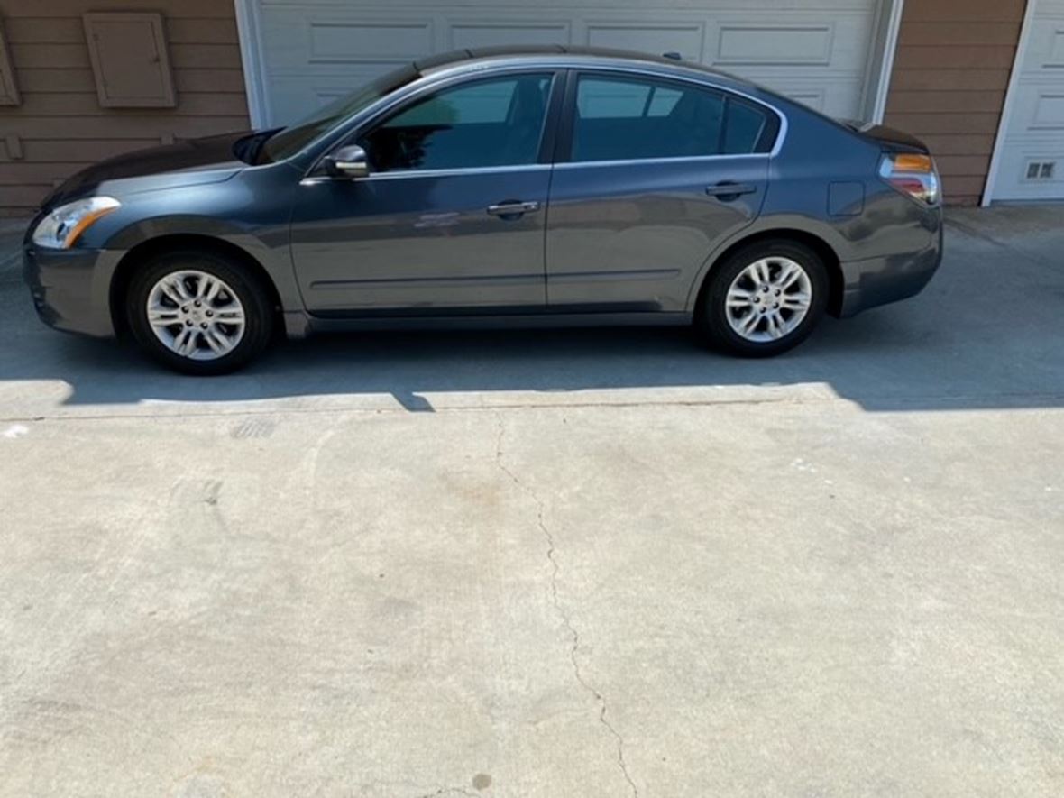 2011 Nissan Altima for sale by owner in Hawthorne