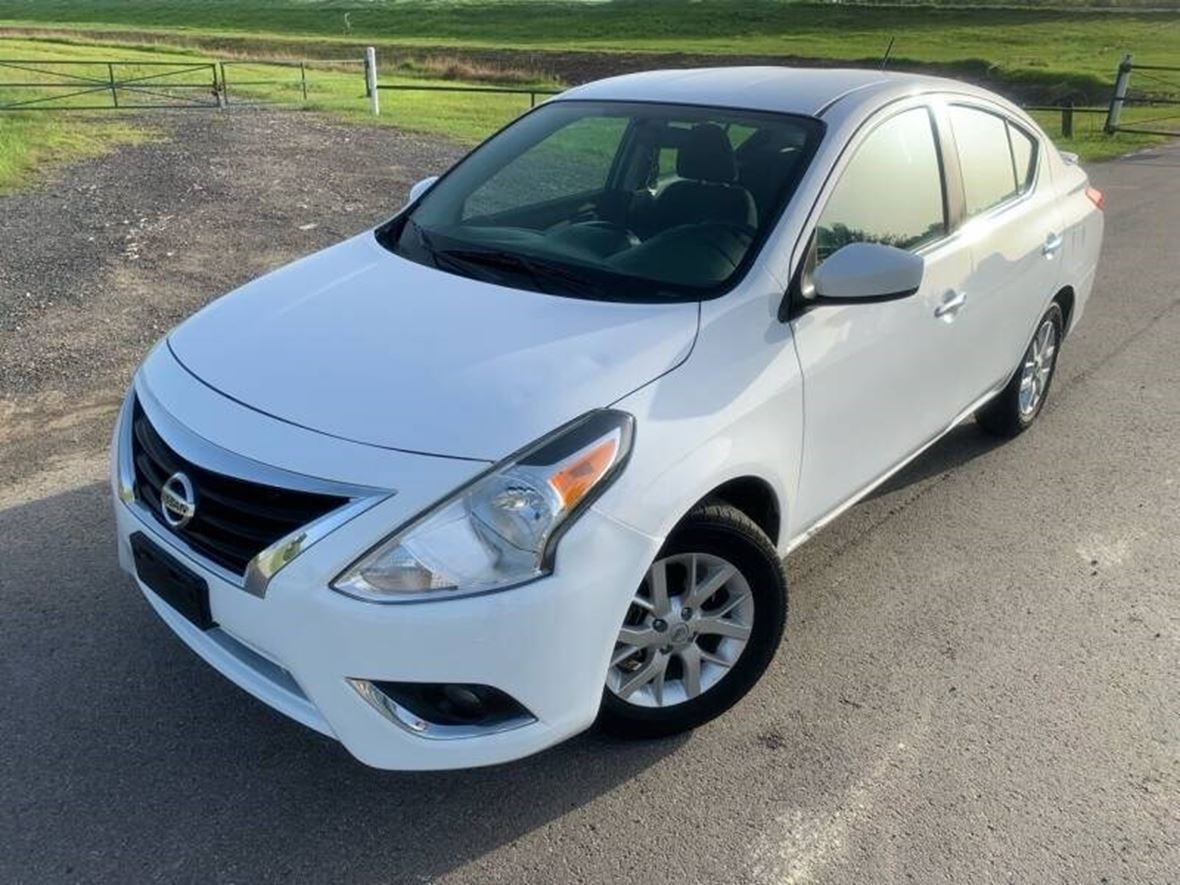 2017 Nissan Versa sv for sale by owner in Houston