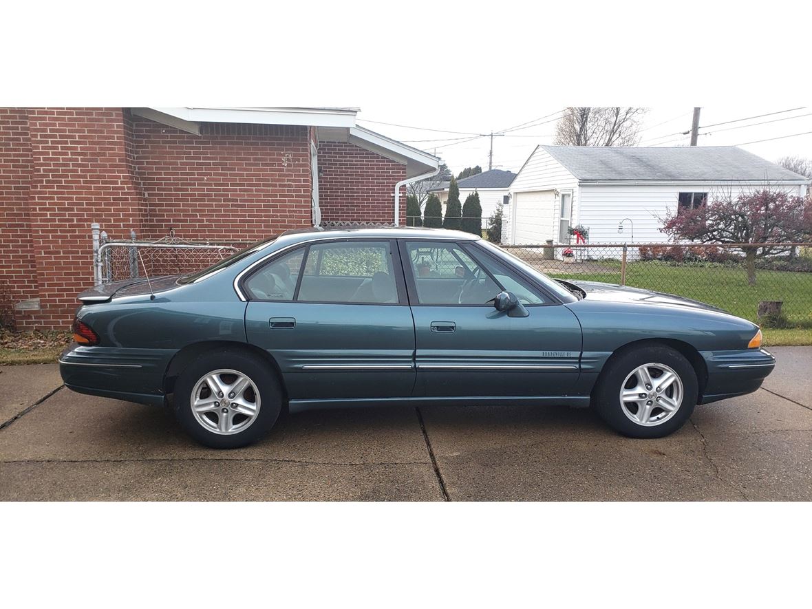1997 Pontiac Bonneville for sale by owner in Sterling Heights
