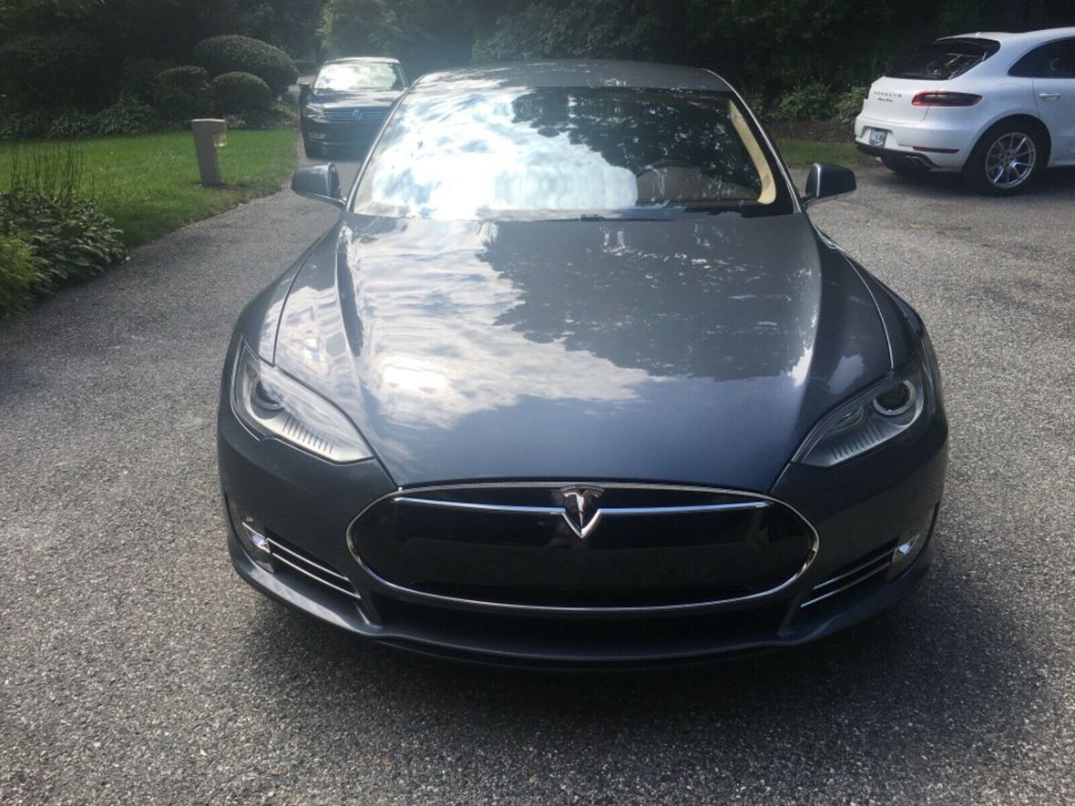 2013 Tesla Model S for sale by owner in Dorchester